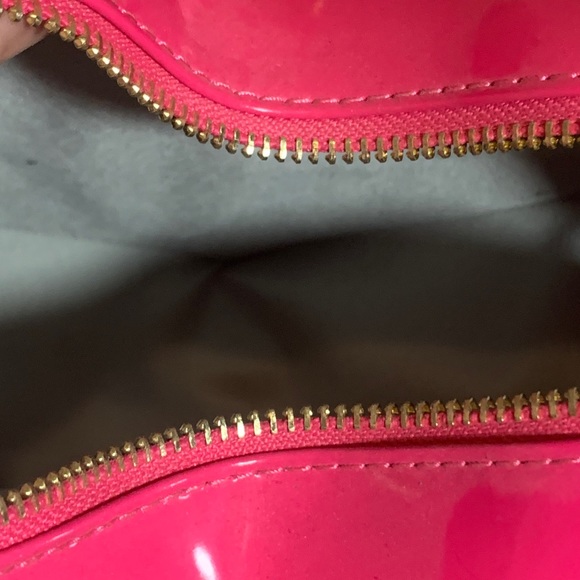 Hot pink heart purse - Picture 2 of 3